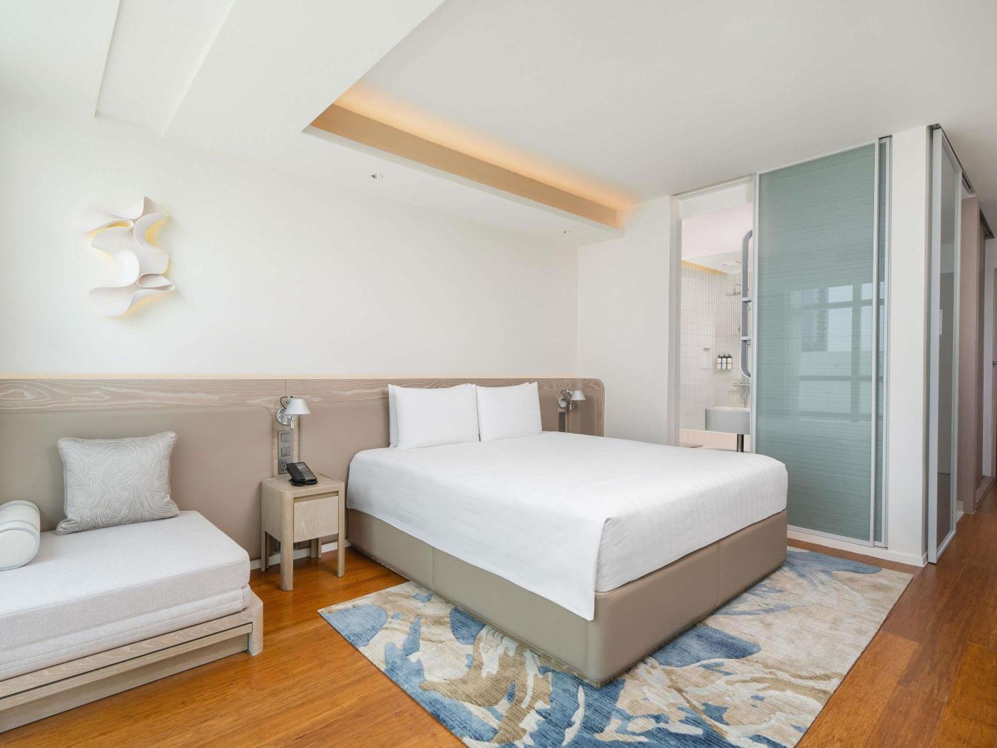 Premier Deluxe Double Room City View