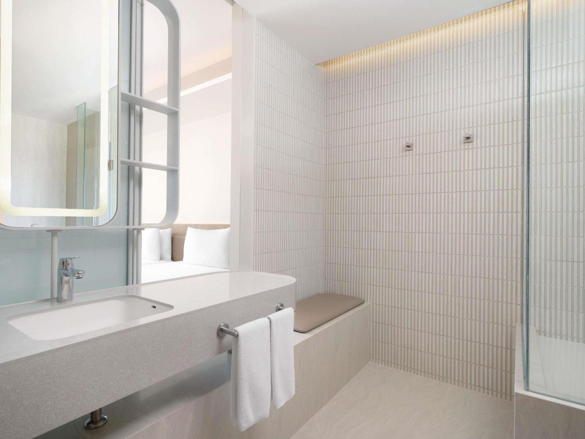 Premier Deluxe Double Room City View